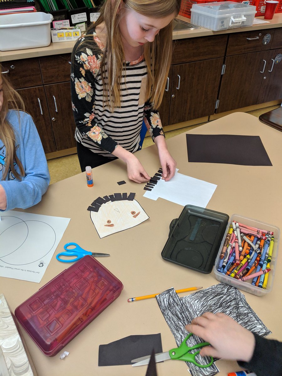 mrslawrence2nd's tweet photo. Working with partners last week! We used #brainpopjr to research Washington and Lincoln and then used our research to compare and contrast the 2 presidents.  To finish up, students completed an art project with their partner. 📖📝@arrowoodbucs @XeniaSchools https://t.co/0AGMPtNqFR
