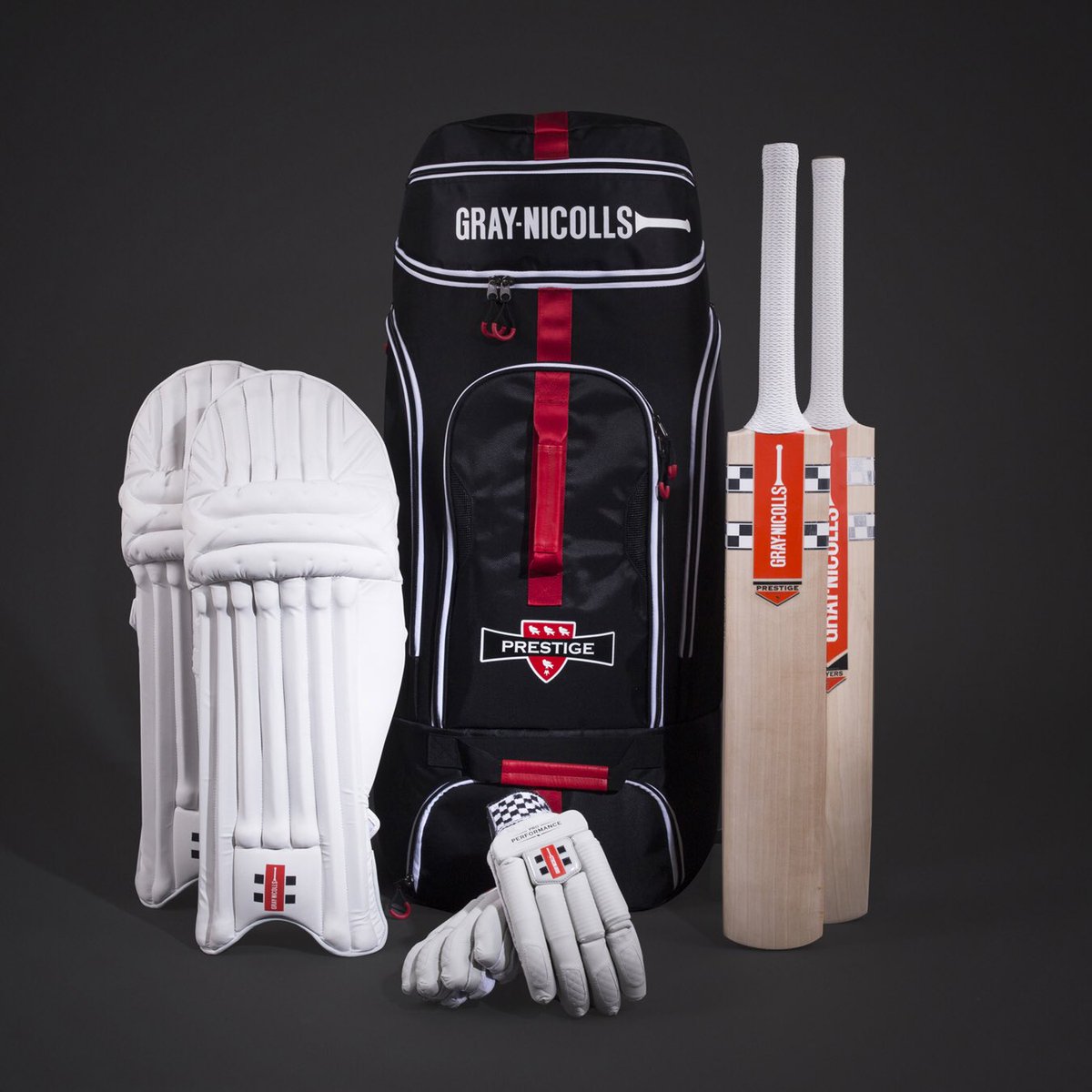 Nothing better than a Family photo! 😊 #gnfamily #graynicolls #graynics #cricket #cricketer #graynicollsSA