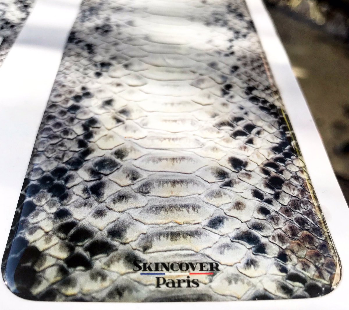 SkincoverParis's tweet photo. La nouvelle collection coming soon ;) #pfw #PFW19 #SkincoverParis #Snake #snakeskin #lahautecouturepourlahautetechnologie #Skincover #iphoneskin #highfashionforhightechnology https://t.co/X09Dm5wjLS
