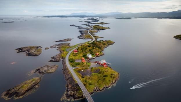 PipeApi's tweet photo. norways-beautiful-but-treacherous-road
https://t.co/iSyHCQiYJy https://t.co/sp0juMurdh