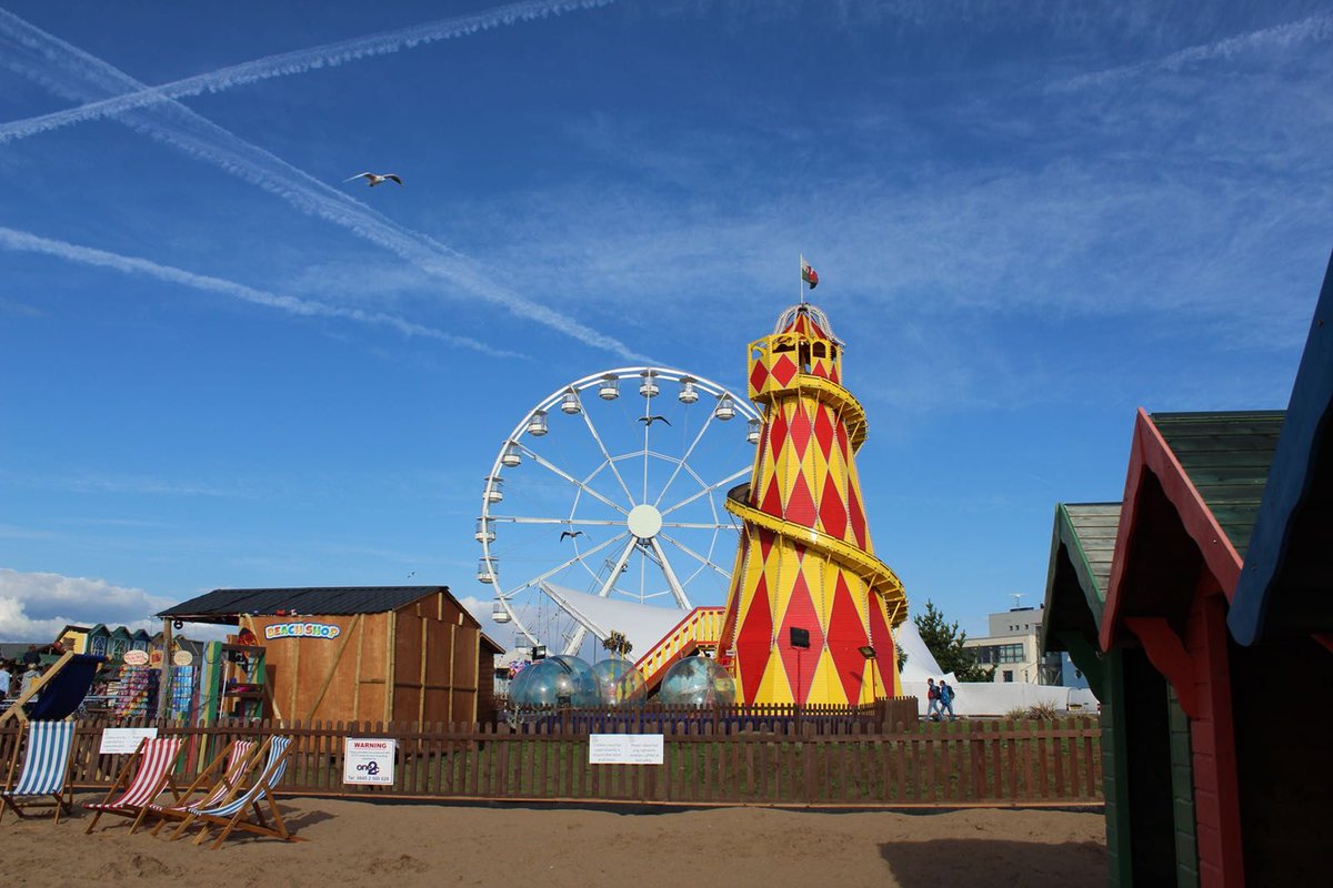 StudyAbroadCU's tweet image. 🌞🌞The weather today got us excited for summer!🌞🌞

Who's spending some of their summer in Cardiff? 

Check out these pictures of Cardiff Bay from last year 😍🌞⛱🎡