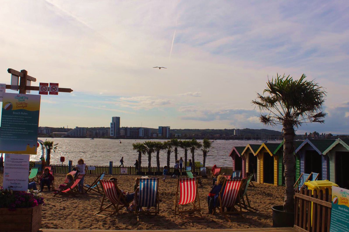 StudyAbroadCU's tweet image. 🌞🌞The weather today got us excited for summer!🌞🌞

Who's spending some of their summer in Cardiff? 

Check out these pictures of Cardiff Bay from last year 😍🌞⛱🎡