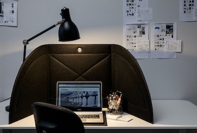 WobedoDesign's tweet photo. Increasing noise levels in the school and office environment make demands on "quiet rooms" for concentration work. Our sound-absorbing table screens My Place provide for a good sound environment.
#wobedo #wobedodesign #beautifulsilence #myplace #myplacemaxi #soundabsorbent https://t.co/A0FvKbvKFK