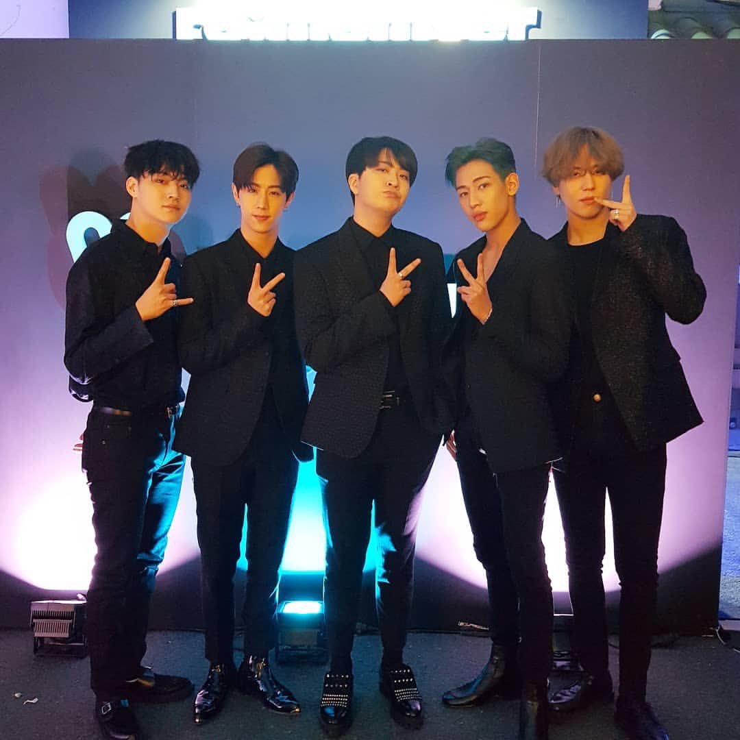 GOT7_italia's tweet photo. [190226] TRAD. Post Instagram di V Live:  
“[2019 GLOBAL VLIVE TOP 10]

Ci vediamo alle 8PM (KST) 💕
#got7 #rememVerparty #rmvpt #VLIVE” 

https://t.co/McINwi0Jay https://t.co/st8tWlz8kH