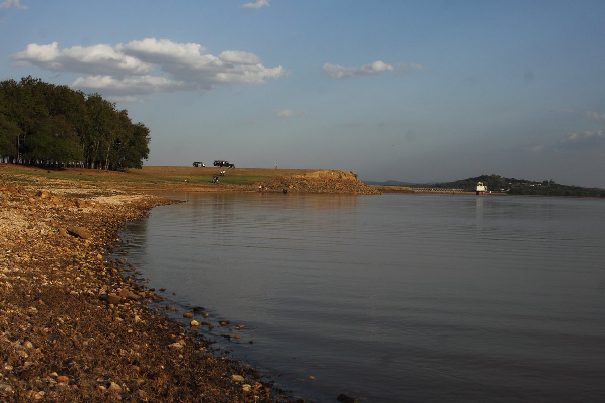 MachakosTourism's tweet photo. Have you ever been to Masinga Dam? This is a 60M tall &amp; 2,200M long embankment dam with an average capacity volume of 5 Million cubic meters. The dam which is one of the largest dams in EA contains a spillway which offers spectacular views during the raining season. #TembeaMacha https://t.co/3R7incSBt5