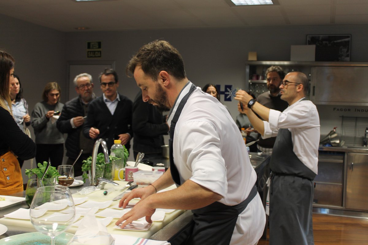 - TCC Experience - Nuestros directores ponen al alcance de empresarios de la hostelería guipuzcoana su conocimiento y experiencia en el mundo gastronómico.
. 
#thecookingclubster #donostia #cotebasque #instafood #culinaryarts #dayisfood #foodspain