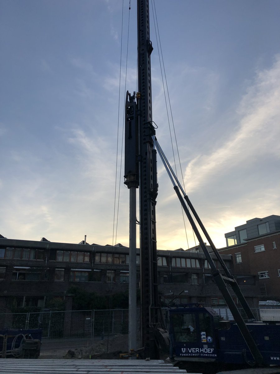 Prachtig weer voor een eerste paal. Vanmorgen de eerste paal geslagen van het project #energiekwartier blok B <a href="/denhaag/">Dummy016</a>. #heijmans #verhoef