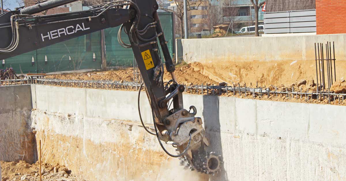 HercalDiggersSL's tweet photo. Volvemos al sector #Volpelleres de #SantCugat, donde estamos trabajando para la #construcción de un conjunto de #viviendas, junto a Construcciones Deco. Nuestra #máquina está fresando las #pantallas, para eliminar restos de #tierra y rugosidades 🔝¡Nos encanta este #implemento! https://t.co/Y5GyZXhhEQ