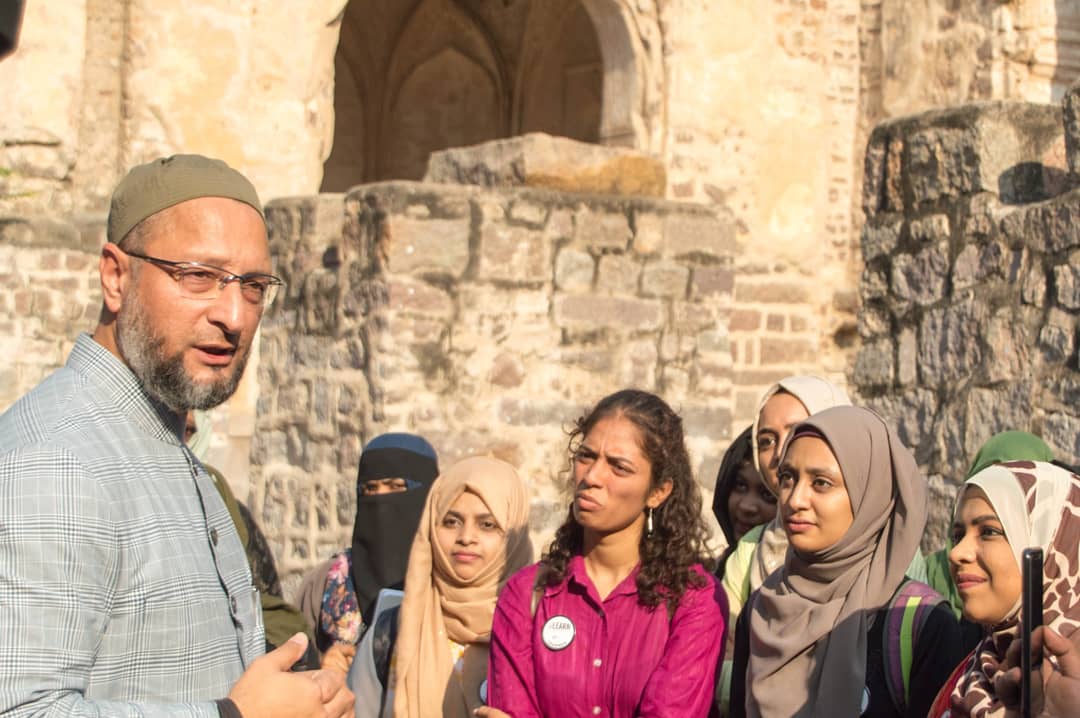 learnproject_in's tweet photo. Female students got an opportunity to #WalkWithAsad. Barrister @asadowaisi interacted with the #LEARNers and answered their questions on women participation, growing communal disharmony, importance of education and better representation of the marginalised in elected bodies. https://t.co/uQZjZvvg47