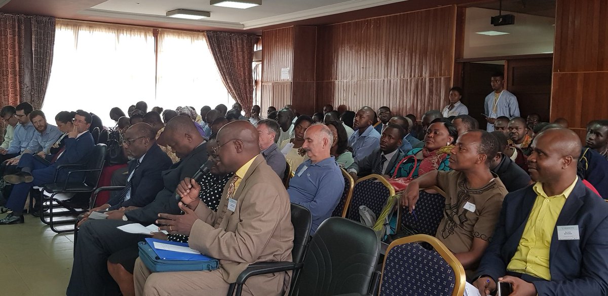 abdrmbengue's tweet image. Colloque REAMOOC- Yaounde 2019.
Thème : produire des MOOC en Afrique subsaharienne. 
1. Exposé introductif : réflexions sur les enjeux de la production de MOOC en Afrique (Arnaud Termonia - ULB)
@UVS_Senegal @NicolasRoland @UGBSN @UCAD_Senegal