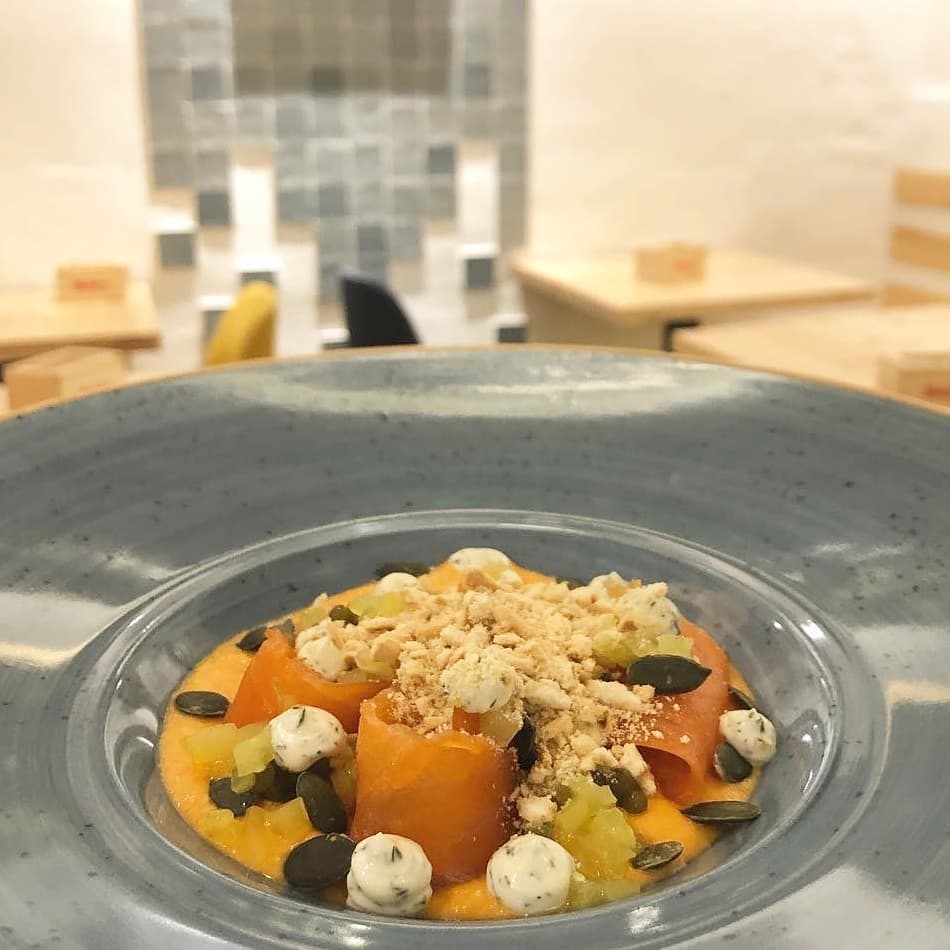 GimarEsMar's tweet image. Magnífico carpaccio de salmón con salmorejo de @alveriko realizado con nuestro Salmón ahumado. 😍🤤 ¡Gracias por compartirlo con nosotros!