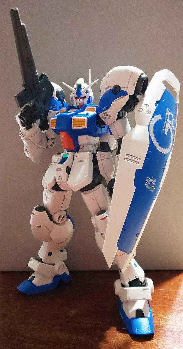 fidget_maker's tweet image. RE1/100のガーベラ、完全素組み＋シャーペン墨入れ＋付属のマーキングシールです
写真が下手過ぎて全く伝わらないけど素組みでこれは凄い…