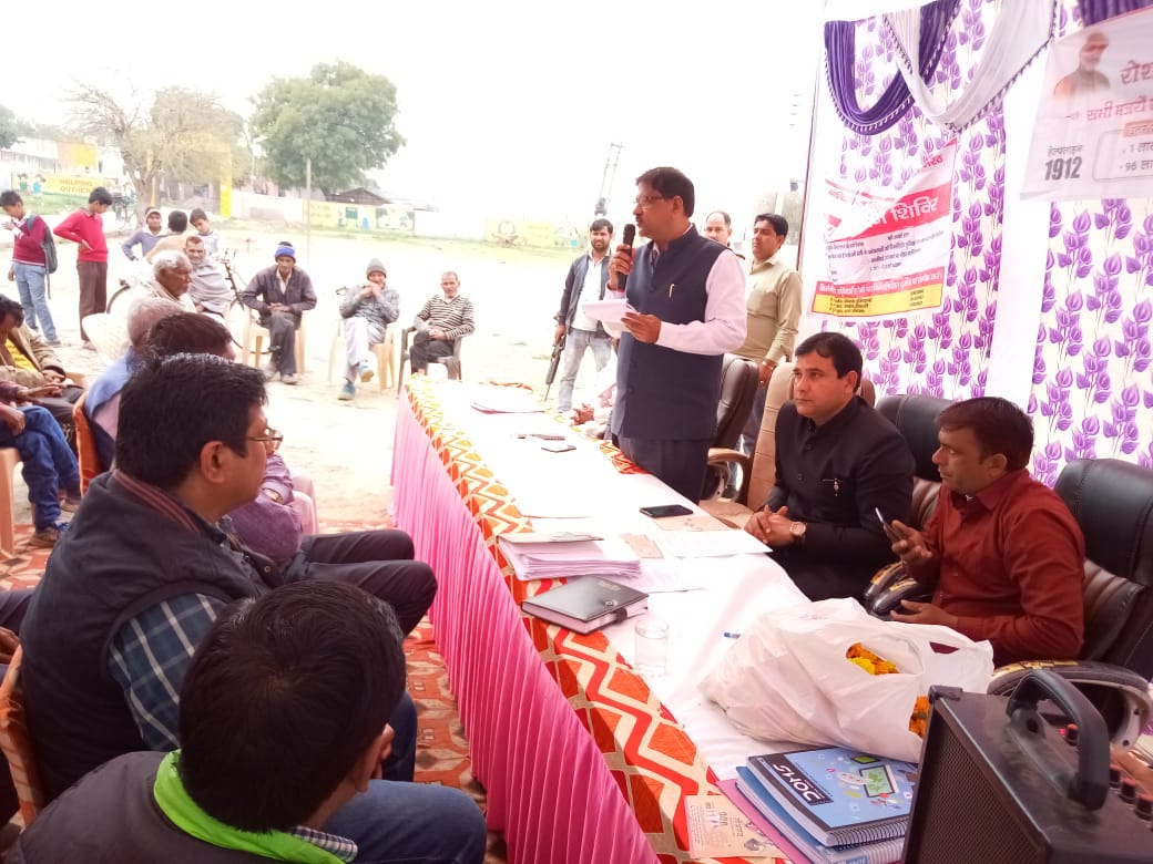 seeudc2noida's tweet photo. आज सौभाग्य उत्सव का आयोजन  सिखरानी लोनी मे माननीय विधयाक श्री नंद किशोर गुज़र जी की उपस्थिति में किया गया। माननीय विधयाक जी सरकार की सौभाग्य योजनाओं के अंतर्गत  कार्य करने के लिए विद्युत विभाग तथा उत्तर प्रदेश सरकार को धन्यवाद दिया।  @mdpvvnl1 @MdPvvnl https://t.co/IfBwdBEhdc