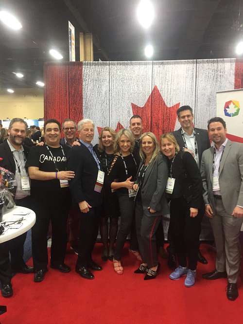 CFAFranchise's tweet photo. Having some fun representing Canada and celebrating with the franchise community at the IFA Convention in Las Vegas! #IFA2019 #FranSnap @HTHMeals @sotosllp @mcmillanllp @angiecote @kirkallen22 @3rd__degree https://t.co/yzevc52yWx