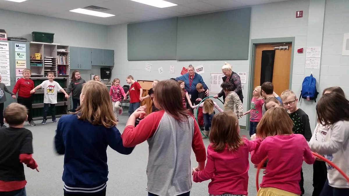 cellogrl33's tweet photo. 2nd grade combined music and P.E. classes having fun with hula hoops this morning! @OacSchool https://t.co/A5OJeooHtV