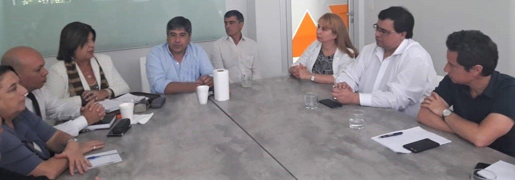 gzinny's tweet photo. Junto a Manuel Passaglia recorrimos la Técnica 2 de #SanNicolás, donde 1.100 chicos estudian electromecánica, informática, maestro mayor de obra y química. Más tarde, nos reunimos con directores de los ISFD de las regiones educativas 12 y 13. ¡Muchas gracias por recibirme! https://t.co/3I3Z0GUr2R