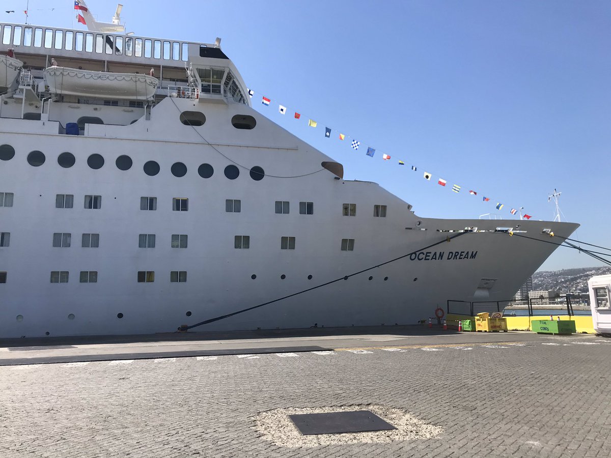 VtpValpo's tweet photo. En plena actividad tras llegada de @peace_boat crucero que recala en Chile sólo en el puerto de Valparaíso. 1300 turistas, mil de ellos japoneses conocerán #Valparaíso Además se esperan 1.500 visitantes a la actividad organizada por Corporación Nikkei https://t.co/YDnqrb8QuV