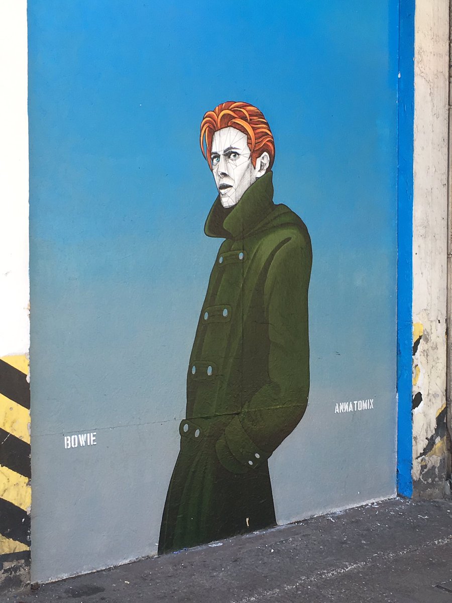 CharlEHilton's tweet photo. Oh and spotted this awesome street art whilst I’m Birmingham 😍 https://t.co/eVjBaNnkSN
