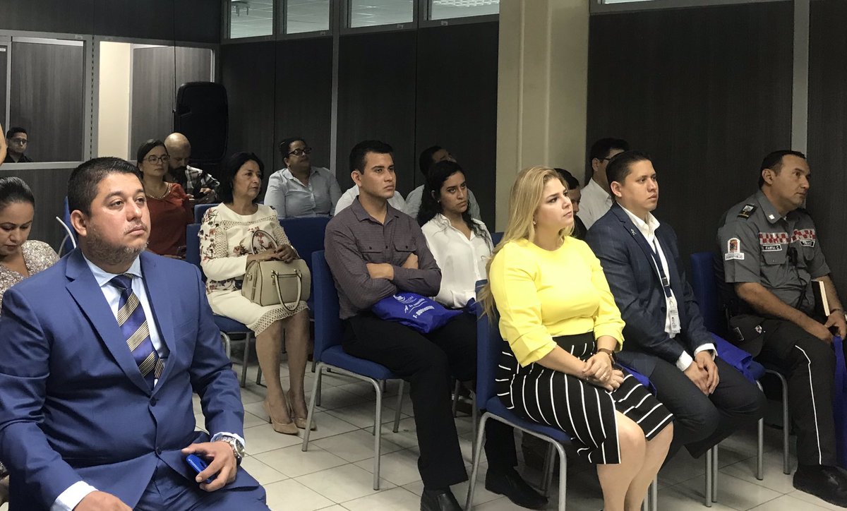 SupercomZona4's tweet photo. Representantes de varias de las instituciones con las que se ha trabajado participan de #SupercomRendiciónDeCuentas #Portoviejo https://t.co/xmw9LsSUwt