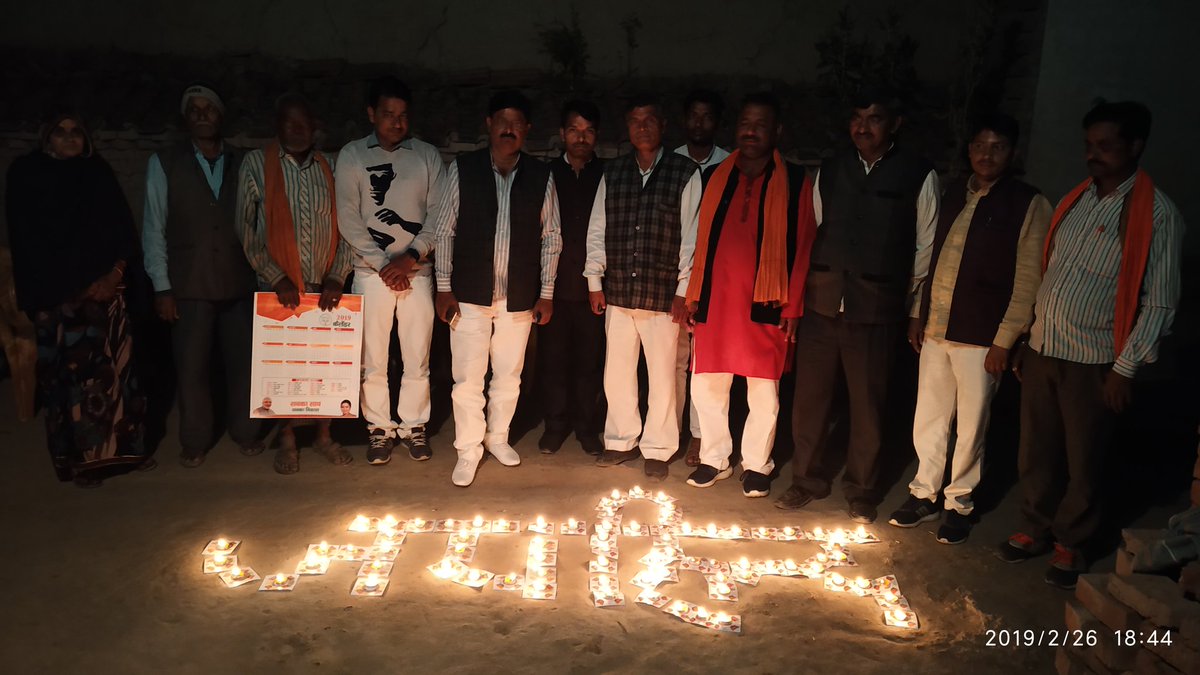 BJP4Amethi's tweet photo. अमेठी के 6.30 लाख लोगों के जीवन में प्रत्यक्ष रुप से सरकार की योजनाओं से आए सकारात्मक परिवर्तन की खुशी एवं विकास के संकल्प को साझा करने के लिए #BJPKamalJyoti संकल्प अभियान के अंतर्गत असैदापुर,गौरीगंज में जिलाध्यक्ष @dtripathi264 जी ने कमलदीप प्रज्ज्वलित कर अभियान का शुभारंभ किया। https://t.co/TClGmNXSYP