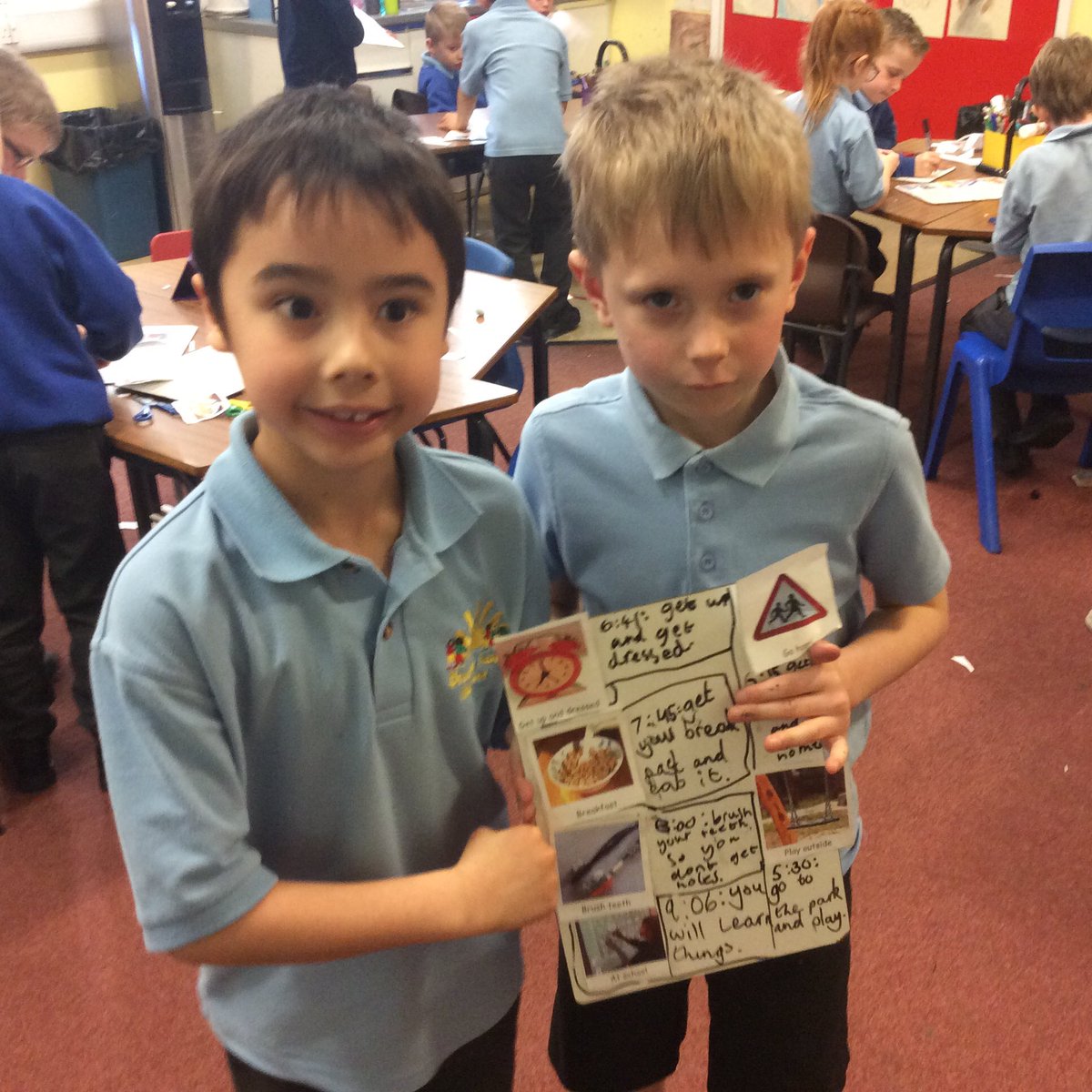 BrambleClassHFS's tweet image. We worked hard in our computing lesson on algorithms today💻We thought about writing very careful instructions to follow.