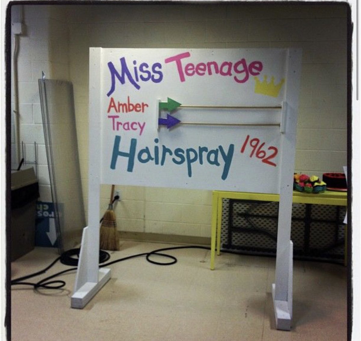 Susannewson1's tweet photo. who are you voting for ? #hairspray #missteenage https://t.co/uXlOKlMizh