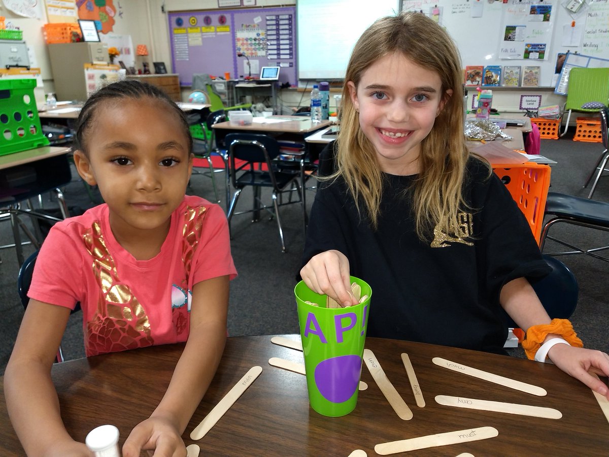 shoffman5327's tweet image. Playing &quot;ZAP&quot; with nonsense words. #funtolearn @PboroElementary @kendrafisher82 @sarahepetty