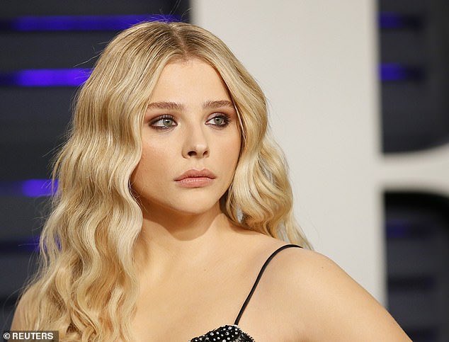 (Pics) — Chloe Grace Moretz ในงาน <a href="/VanityFair/">VANITY FAIR</a> Oscar Party 2019 ค่ะ 24/02/2019 ( #ChloeGraceMoretz #Oscars ) -1-