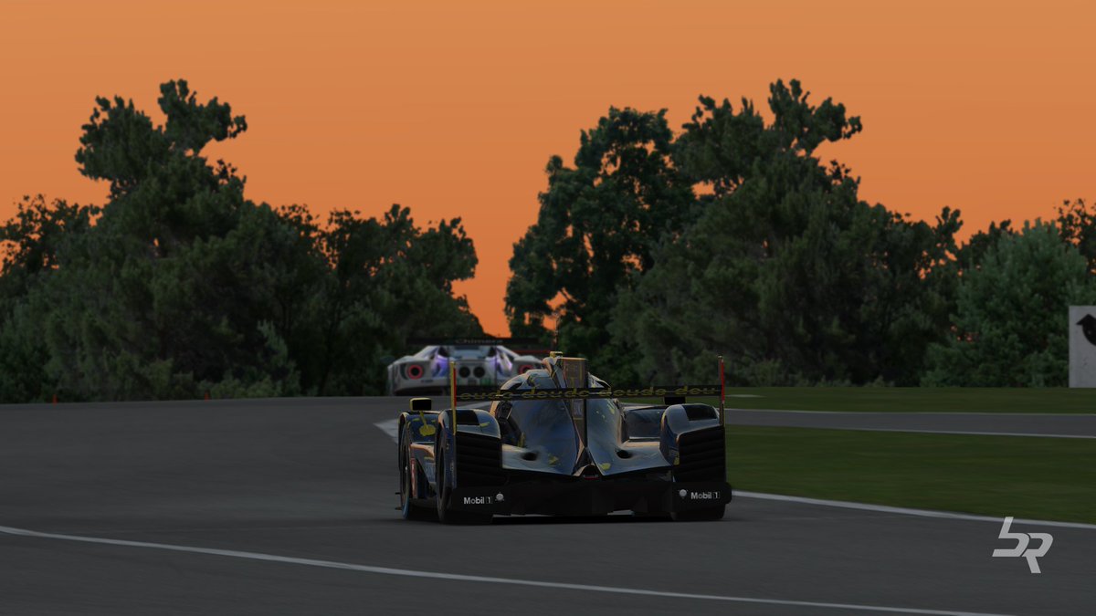 bielaracing45's tweet photo. A small selection of photos from the last round of the @SportsCarOpen at #Silverstone last sunday. You can surely say one thing: @iRacing s sunsets are not bad๐
. @EURONICS @EuronicsGaming @RaceSpotTV #simporn #sunsetlovers https://t.co/Ask7yfKrC3
