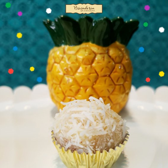 Brigaderia_'s tweet photo. Caia na folia com o nosso novo brigadeiro Abacaxi com Coco 🍍🥥 https://t.co/VaXDxyqRZJ