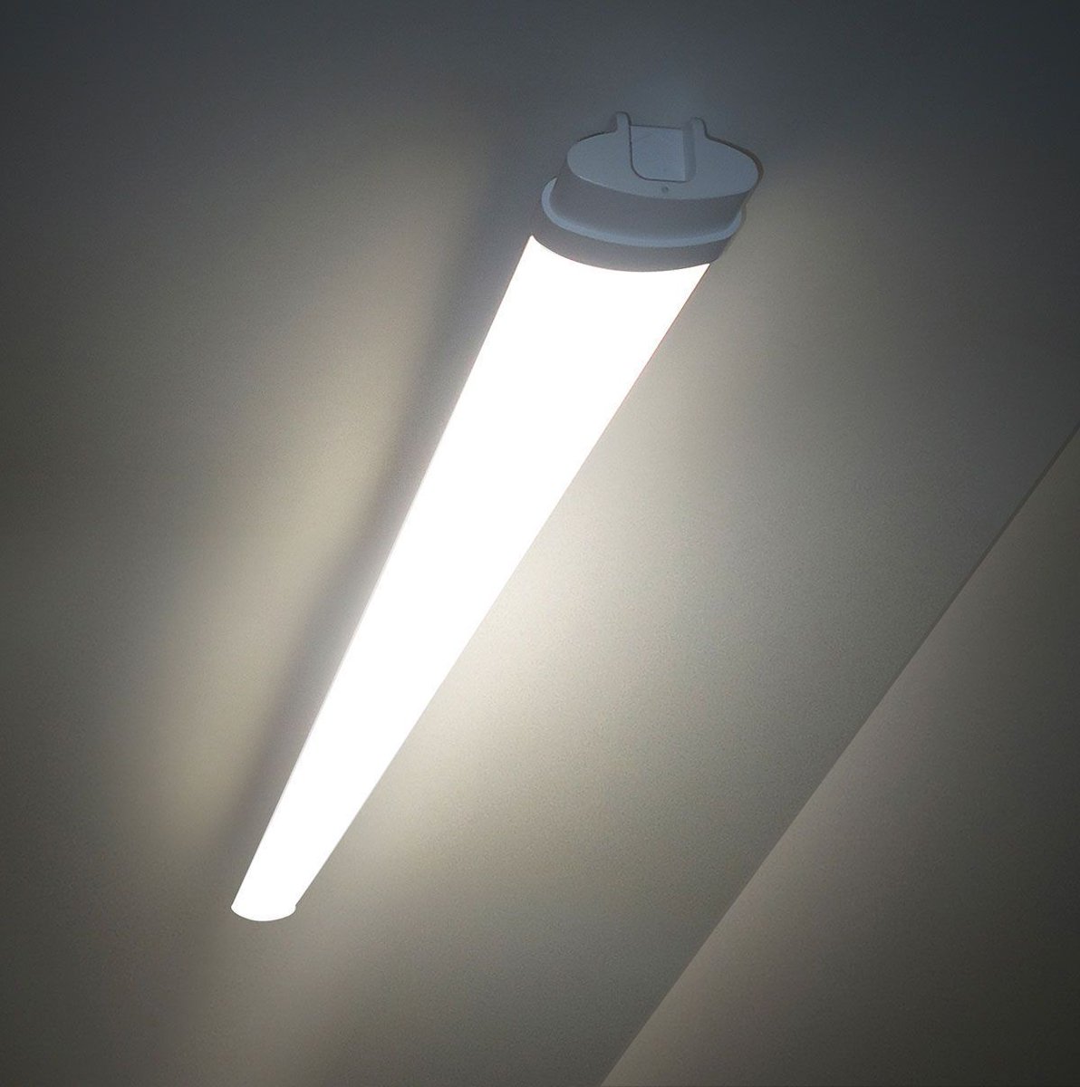 Introducing our Bestselling LED Batten. Ideal for garages, workshops and warehouses, these weatherproof battens far outperform their fluorescent equivalent when it comes to life span and energy consumption, whilst maintaining a superb standard of output. buff.ly/2Nqv0Yi