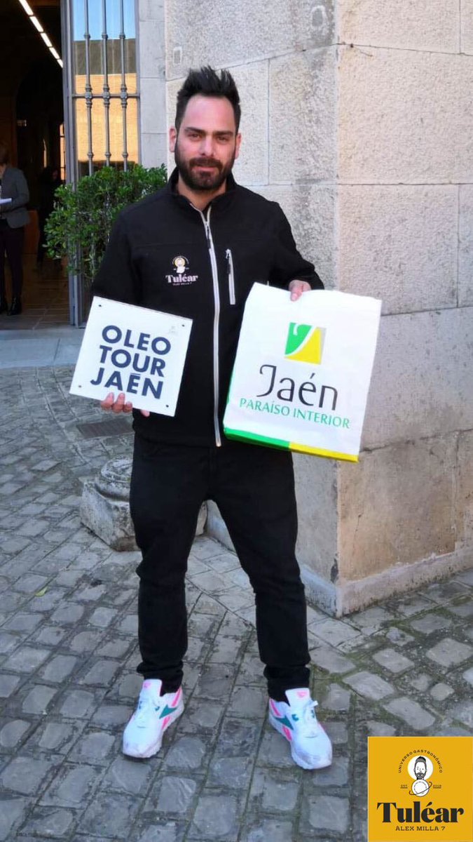 Tulear7's tweet photo. Desde hoy formamos parte de la red #Oleotour, de la @dipujaen 
Nuestro chef @alexmilla_7 ha recogido la placa que así lo certifica, de mano del Presidente D. @pacoreyesm , y el Vicepresidente, D. @manuelfdezjaen 
¡Gracias por dejarnos formar parte de este proyecto! 
#Tuléar https://t.co/7UrHO54HeO