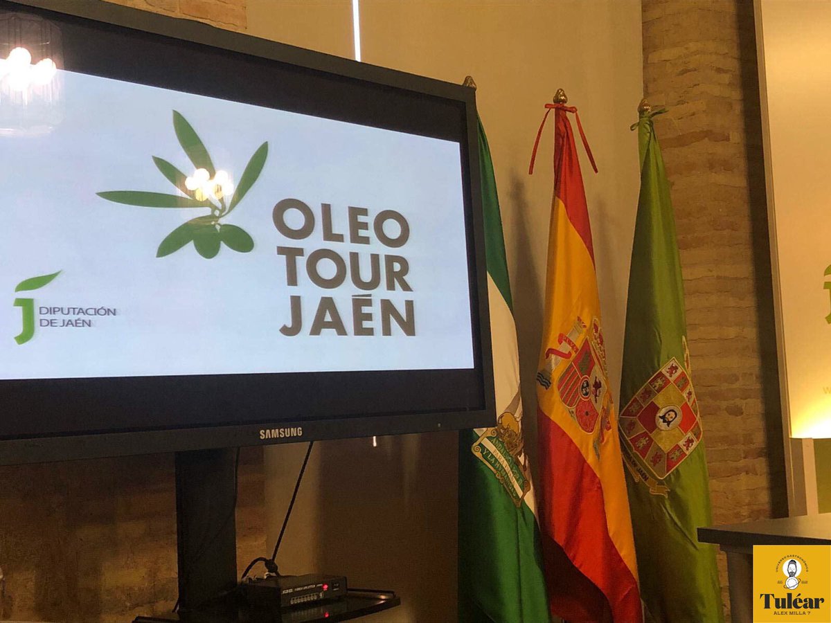 Tulear7's tweet photo. Desde hoy formamos parte de la red #Oleotour, de la @dipujaen 
Nuestro chef @alexmilla_7 ha recogido la placa que así lo certifica, de mano del Presidente D. @pacoreyesm , y el Vicepresidente, D. @manuelfdezjaen 
¡Gracias por dejarnos formar parte de este proyecto! 
#Tuléar https://t.co/7UrHO54HeO