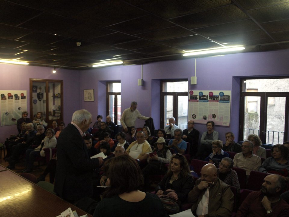 ACOCastrodeVig1's tweet photo. Celebración do Día de Rosalía (24 de febreiro de 2019) en Vigo, organizado conxuntamente coa AELG https://t.co/HEqQ2gv1FB
