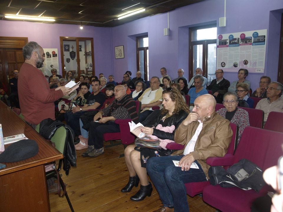 ACOCastrodeVig1's tweet photo. Celebración do Día de Rosalía (24 de febreiro de 2019) en Vigo, organizado conxuntamente coa AELG https://t.co/HEqQ2gv1FB