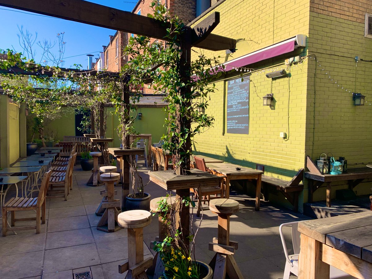 QueensCrouchEnd's tweet photo. There’s no better place than a pub garden in the sunshine! https://t.co/TcUXiJXDbv