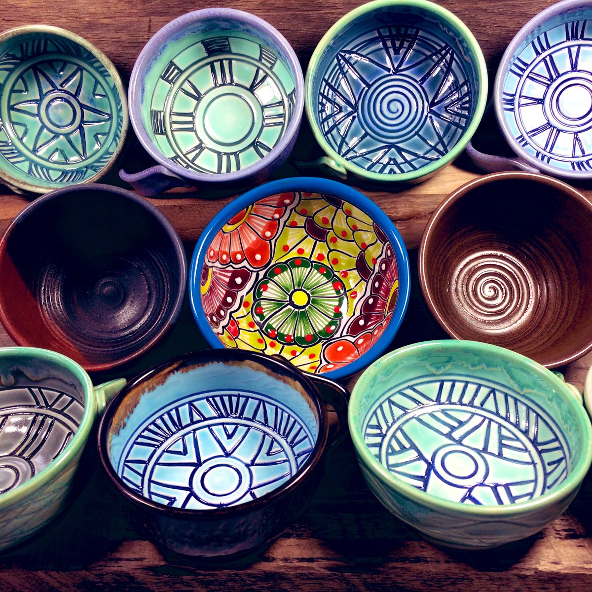 Spiffoman's tweet photo. Showing the beautiful inside designs of some of the various shave bowls now in stock!  #spiffo #spiffoman #shavingmug #shavingbowl #shaving #shavingbrush #shavesoap #latherup #lather #shavemug #shavebowl #sotd  #shaveoftheday #wetshaving #shavinggear #shavingsoap #halifax https://t.co/joyV1Ul8Fz