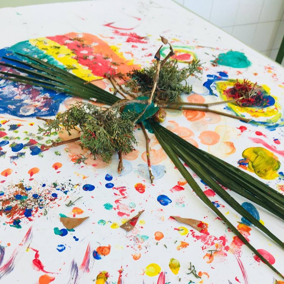 artandcoop's tweet photo. Avui, amb @CreartOng  i @LaCuentista_ hem pintat mandales amb pintura, materials orgànics i plàstic amb l'alumnat de l'escola Parc de la Ciutadella de Bcn. Mireu, quines obres més boniques n'han sortit!

#justiciaglobal  #CaminsiCruilles  #artivisme @SericholEva https://t.co/0G7W2juWcf