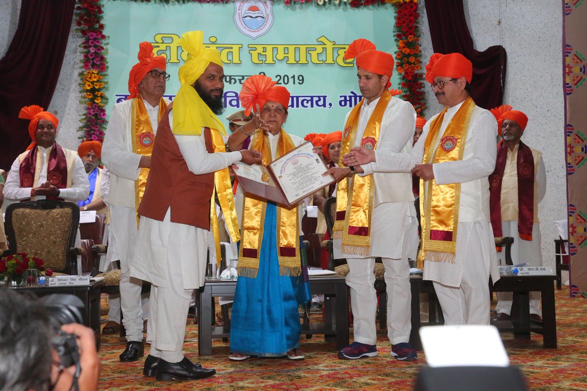 ashrafibhai's tweet photo. Yesterday received #gold_medal from the hand of honorable governor of MP for securing the top rank in my faculty + university. 
Alhamdolillah https://t.co/sEljlZC9As