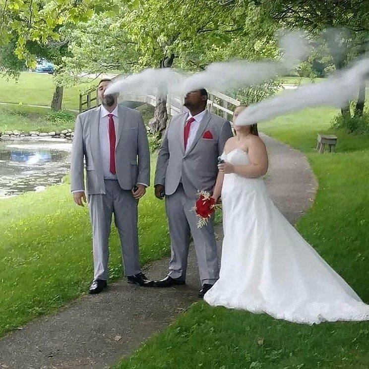 VapeOnly's tweet photo. #VapeFam 👰🏻💨

KEEP CALM AND VAPE ON!

#vapeonly #vape #vaper #vapefam #vapelife #VapingCommunity #vapeon https://t.co/lhg9vbhhhV