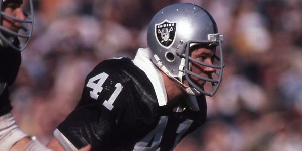 BlackFoxRaider's tweet photo. Thank you Phil for taking your place on my #PFHOF06 autoball!!! Hope you and your family have a great day and many more great years!!! #41Foo 🏴☠️ #SBXI #RaiderNation 🏴☠️ #ARaiderLife☠️ https://t.co/Oj3UTMcLsl