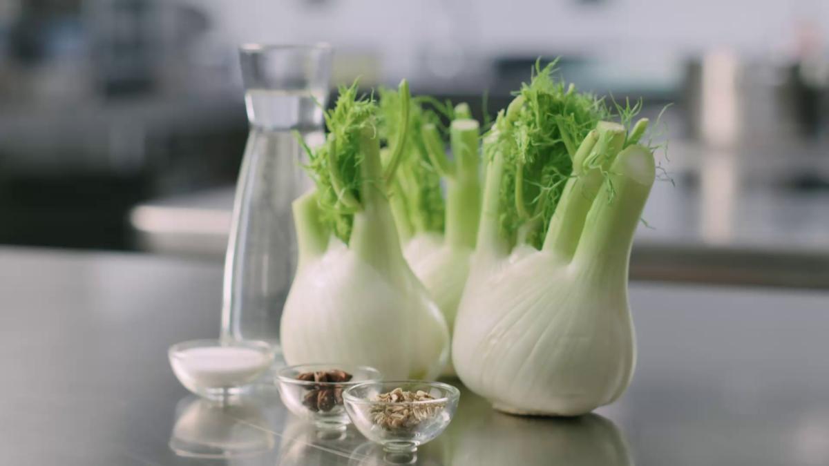 Binnenkort online: 20 waanzinnige video's waarin groenten de hoofdrol hebben! 20 video's  van 20 chefs ter inspiratie voor uiteenlopende groentebereidingen. Een culinaire productie van <a href="/DutchCuisine/">Dutch Cuisine</a> , <a href="/ActieplanGF/">NAGF</a> <a href="/Gastronomixs/">Gastronomixs.com</a> en Shootby. preview! → lnkd.in/eJugtv8