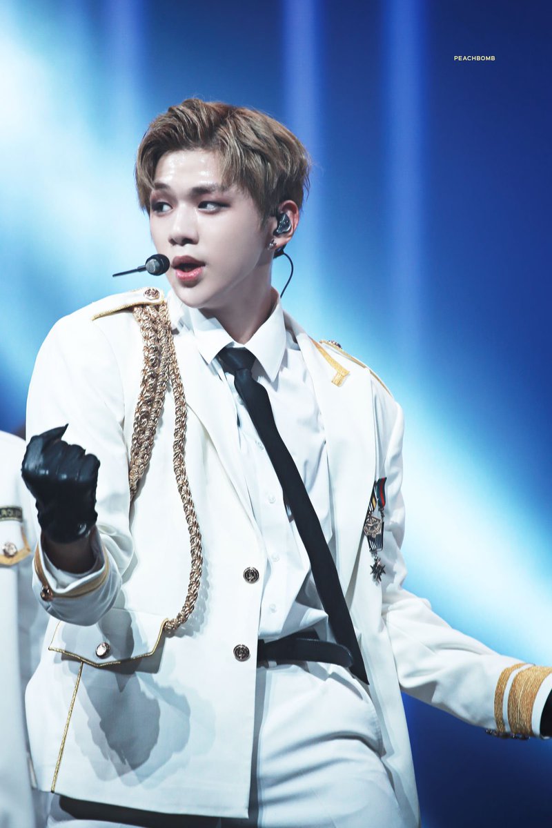 peachbomb1210's tweet photo. 180915 베를린 뮤직뱅크

누가 뭐래도!
제복 다니엘이 최고죠! 😇

#강다니엘 #KangDaniel https://t.co/FUFffSVjPY
