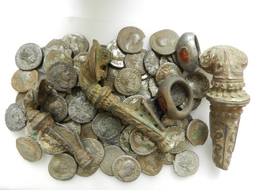MuseumLiverpool's tweet image. Have you ever wondered what counts as treasure? Check out our latest blog from @VanessaAOakden to find out and to get an understanding of what your responsibilities are if you should find hidden treasure. 💎🏺blog.liverpoolmuseums.org.uk/2019/02/treasu… #Archaeology