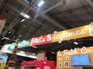 FaculteL's tweet photo. Venez au stand #Interfel vous y trouverez dégustation, la tour FL, la maquette Lego et a 14h la remise des prix talents FL #SIA2019 #fruits #légumes #GenerationFL https://t.co/MoFjsGXjRS