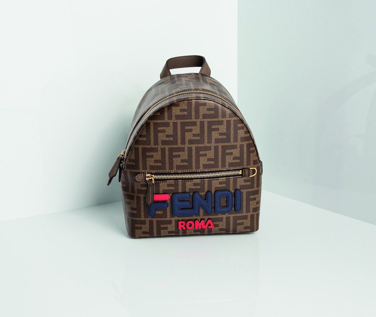 flannelsfashion's tweet photo. The ultimate Luxury logomania c/o @Fendi X @FilaUK’s iconic collaboration on this mini backpack, the perfect streetwear accessory: https://t.co/c1atwz9DAH
#FENDIxFILA https://t.co/tQniq4hfLl