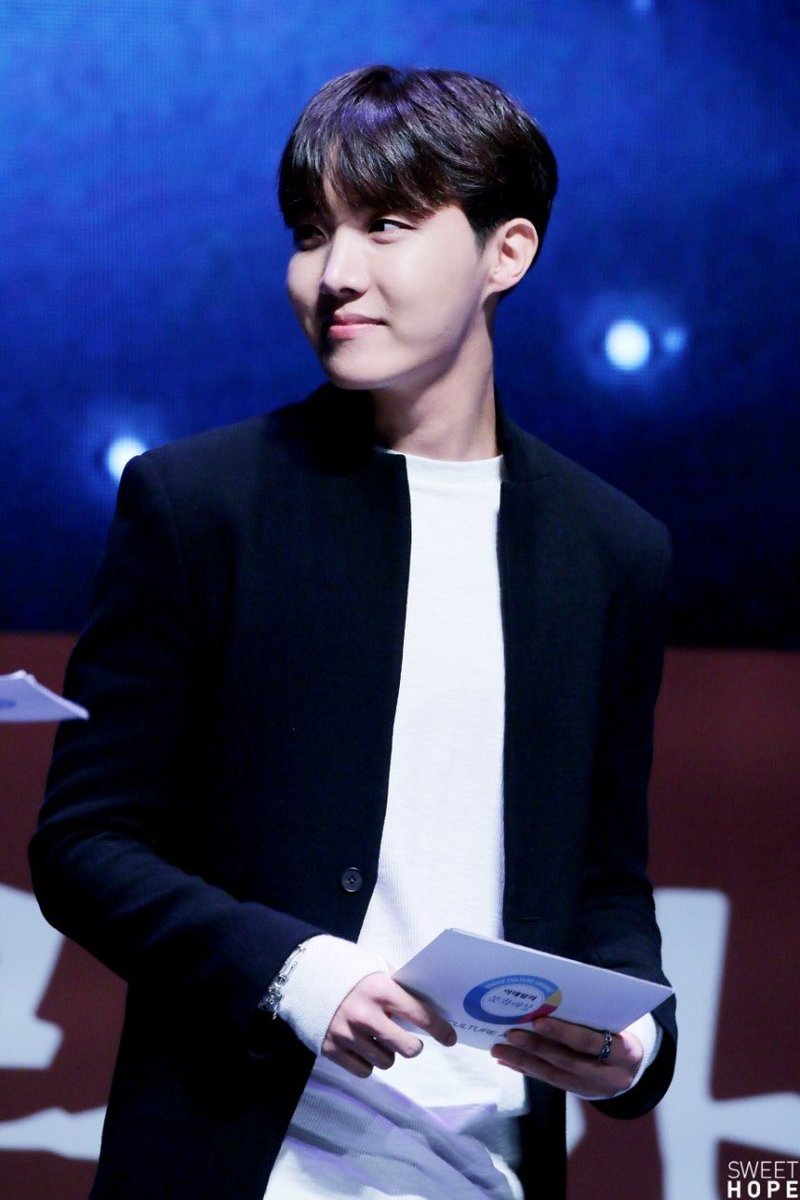 ohopeing's tweet photo. 3년 전                              3년 후
시상자                          콘서트최초 대상 가수 https://t.co/iyXFJONjvm
