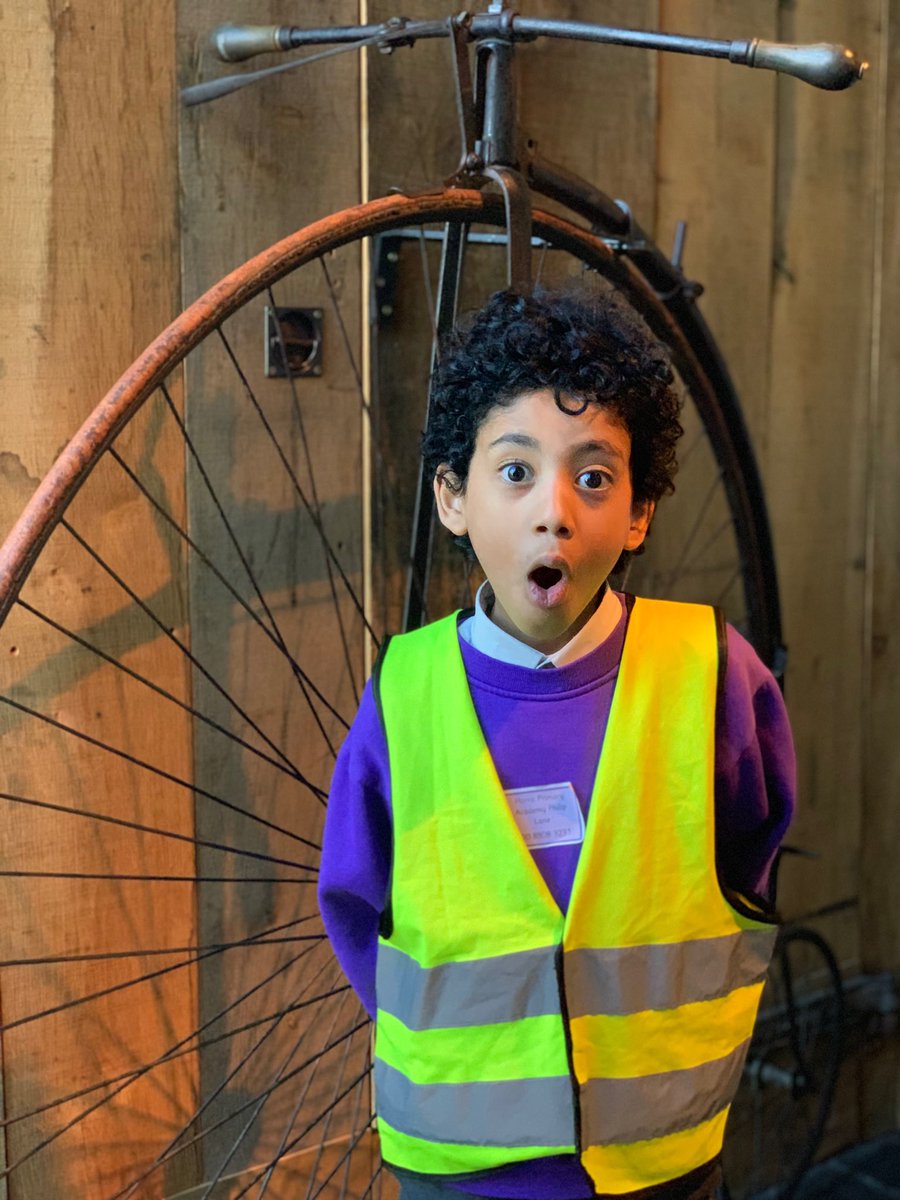 HPA_Philip_Lane's tweet image. We’ve found some familiar items in the ⁦@MuseumofLondon⁩ - what shall we find next?! #hpapltrips #hpaplbarcelonaclass