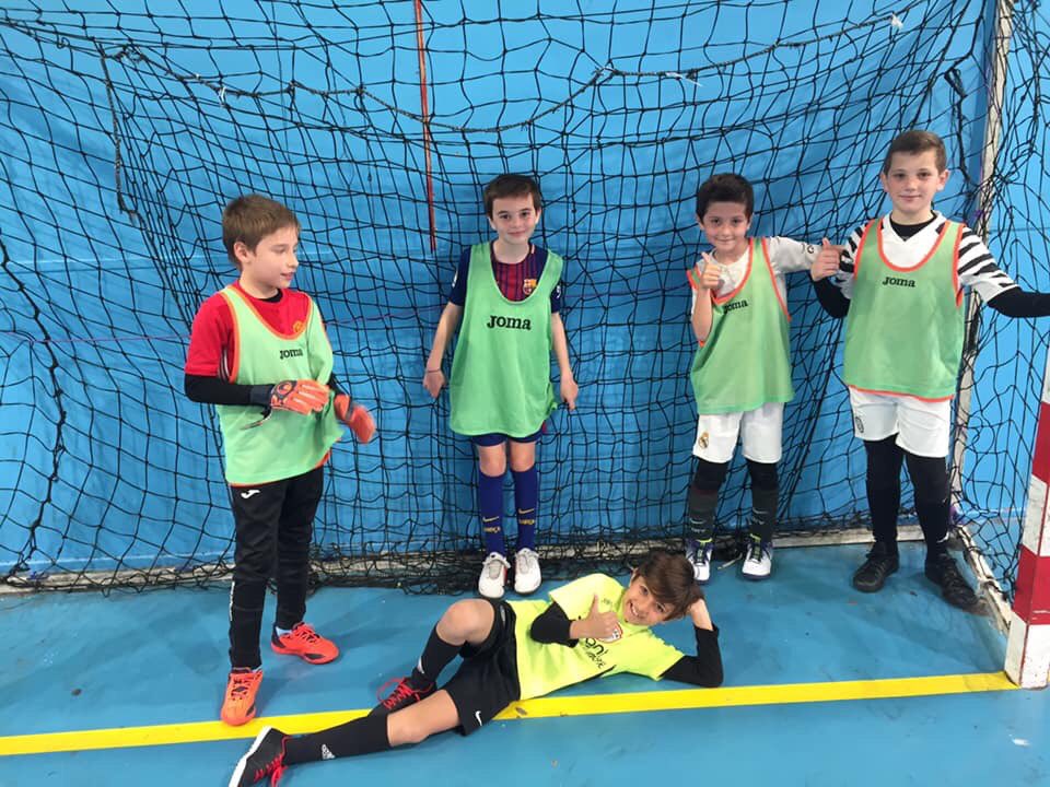 BastiaAgglo's tweet photo. ⚽️ Stages Futsal Vacances 

Première semaine : 
Jour 2 !

Les plus grands et les plus petits réunis autour d’un même objectif : le plaisir 😊

Cet après-midi fin du « Tournoi 2 » puis goûter, toujours dans la bonne humeur. 

Forza Bastia 🔵⚫️🔵⚫️ https://t.co/c2RcIOuGnF