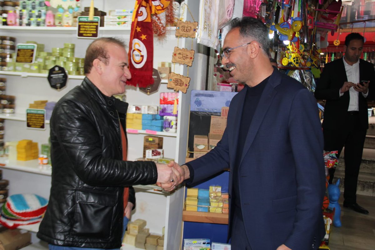 mehmetkusnet's tweet photo. İlçe başkanımız Sn. @mehmetmogal63 ile birlikte Ziyaeddin Akbulut Çarşısında bulunan esnafımızı ziyaret ederek taleplerini dinliyoruz.

#MemleketİşiGönülİşi 

@RT_Erdogan @mehmetozhaseki 
@byildiz63 @zabeyazgul https://t.co/Yhb4z8OUeY